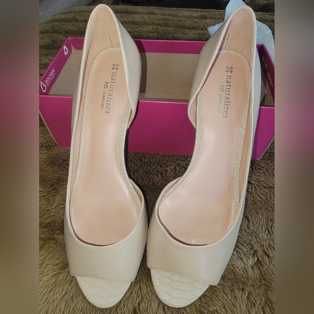 Naturalizer open toe heel sz9.5